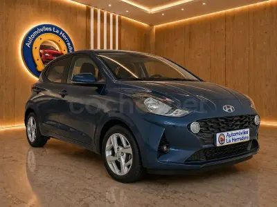 Usado Hyundai i10 67 CV (49 kW) 2023 Negro Utilitario