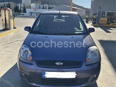 Usado Ford Fiesta Trend 80 CV (58 kW) 2006 Azul Utilitario