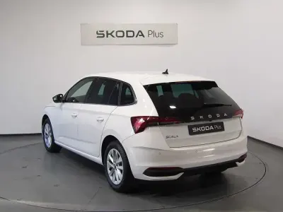 Usado Skoda Scala Selection 115 CV (84 kW) 2025 Blanco Utilitario