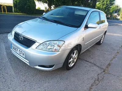 Usado Toyota Corolla Sol 90 CV (66 kW) 2003 Gris / plata Berlina