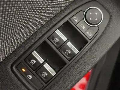 Usado Renault Captur Techno 100 CV (73 kW) 2025 Rojo SUV
