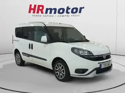 Usado Fiat Doblò Trekking 120 CV (88 kW) 2022 Blanco Monovolumen