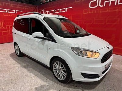 Usado Ford Tourneo Courier Trend 100 CV (73 kW) 2018 Blanco Monovolumen