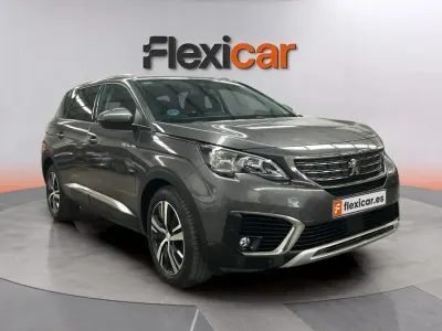 Usado Peugeot 5008 Allure 120 CV (88 kW) 2017 Gris Monovolumen