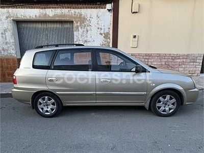 Beige Usado 2002 Kia Carens LX Monovolumen | 2850 €