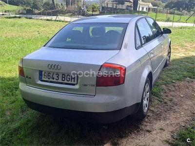 Usado Audi A4 130 CV (95 kW) 2002 Gris / plata Berlina