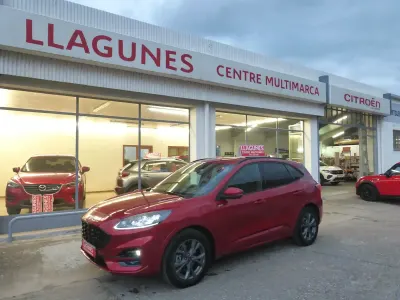 Usado Ford Kuga ST-Line 225 CV (165 kW) 2021 Granate SUV
