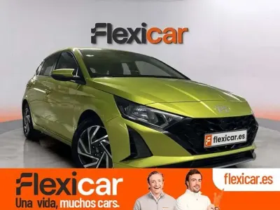 Usado Hyundai i20 101 CV (74 kW) 2024 Verde Utilitario