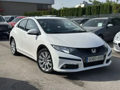 Usado Honda Civic Comfort 120 CV (88 kW) 2013 Blanco metalico Utilitario