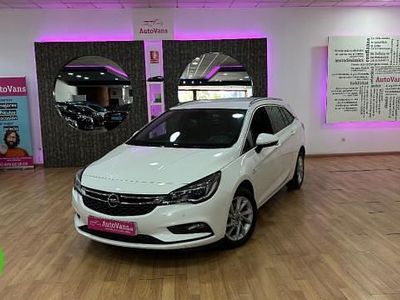 Usado Opel Astra Dynamic 136 CV (100 kW) 2018 Blanco Familiar