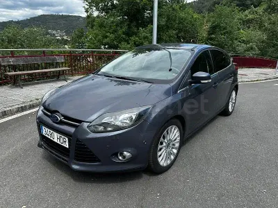 Käytetty Ford Focus Titanium 115 HP (84 kW) 2012 Harmaa Sedan