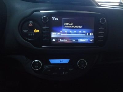 Blanco Usado 2020 Toyota Yaris Hybrid Active Utilitario | 15.800 € (Precio justo)