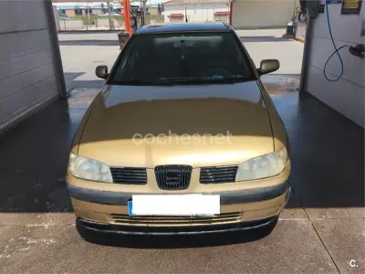 Usado Seat Cordoba Stella 68 CV (50 kW) 2001 Amarillo Berlina