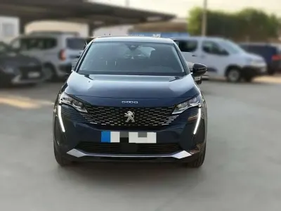 Usado Peugeot 5008 Active 131 CV (96 kW) 2022 Azul SUV