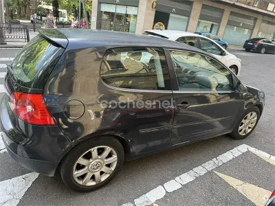 Usado VW Golf IV Trendline 102 CV (75 kW) 2004 Negro Berlina