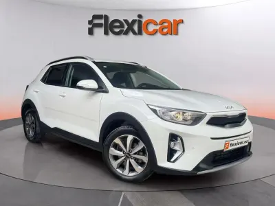 Usado Kia Stonic 101 CV (74 kW) 2025 Blanco SUV
