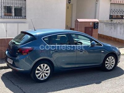 Usado Opel Astra Excellence 130 CV (95 kW) 2014 Azul Berlina