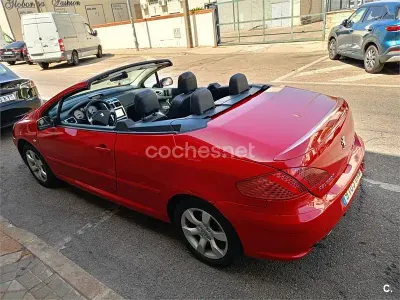 Usado Peugeot 307 CC 138 CV (101 kW) 2006 Rojo Descapotable