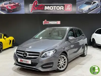 Usado Mercedes B250 211 CV (155 kW) 2015 Gris Monovolumen