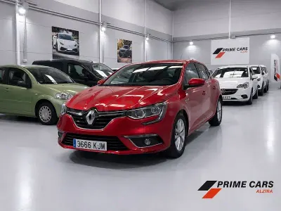 Usado Renault Mégane LIMITED 130 CV (95 kW) 2018 Granate Berlina