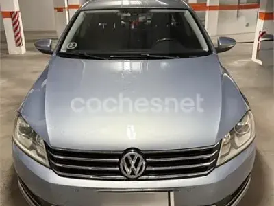 Usado VW Passat Advance 140 CV (102 kW) 2011 Gris / plata Berlina