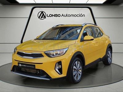 Usado Kia Stonic 100 HP (73 kW) 2022 Amarelo SUV