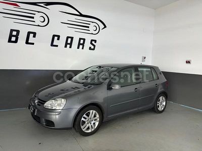 Usado VW Golf V Highline 105 CV (77 kW) 2007 Gris / plata Berlina