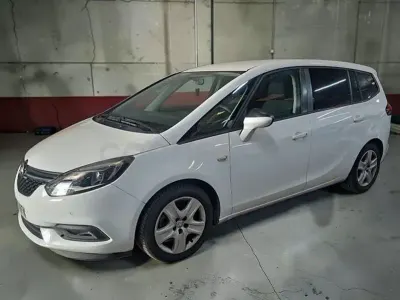 Usado Opel Zafira Expression 120 CV (88 kW) 2017 Blanco Monovolumen