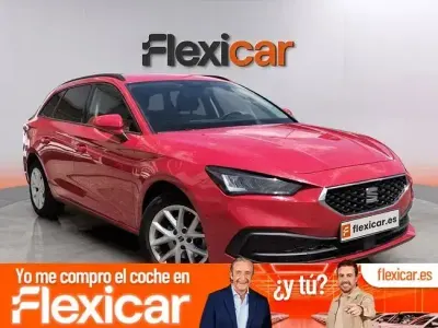 Usado Seat Leon Style 110 CV (80 kW) 2023 Rojo Familiar
