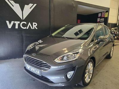 Usado Ford Fiesta Titanium 125 CV (91 kW) 2018 Gris Utilitario