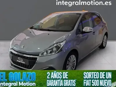 Usado Peugeot 208 Signature Sky 82 CV (60 kW) 2019 Utilitario