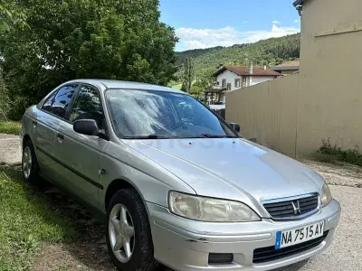 Usado Honda Accord ES 147 CV (108 kW) 1999 Gris / plata Berlina