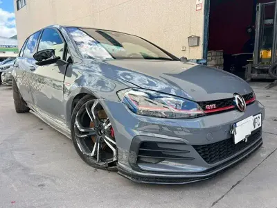 Usado VW Golf VII GTI 290 CV (213 kW) 2019 Gris / plata Berlina