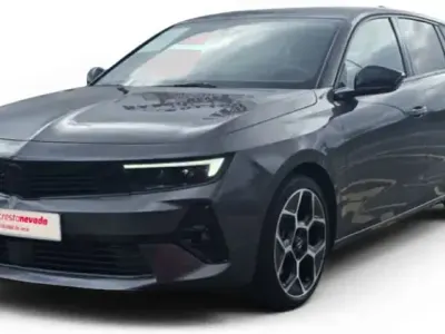 Usado Opel Astra Edition 131 CV (96 kW) 2024 Gris / plata Familiar