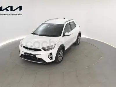 Usado Kia Stonic 100 CV (73 kW) 2025 Blanco SUV
