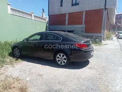 Usado Opel Insignia Edition 160 CV (117 kW) 2010 Negro Berlina