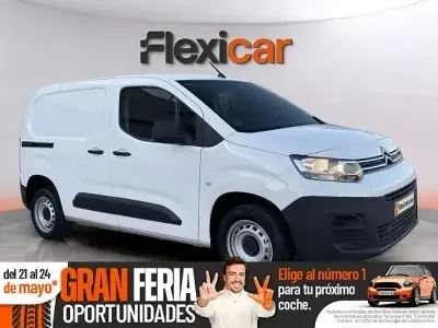 Käytetty Citroën Berlingo Feel 102 HP (75 kW) 2022 Valkoinen Tila-auto