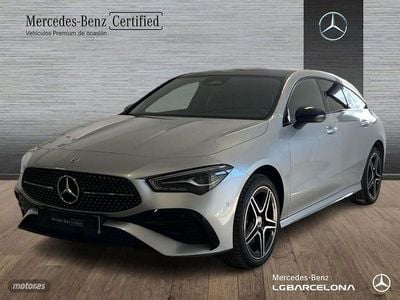 Plateado Usado 2024 Mercedes CLA250e Shooting Brake AMG line Familiar | 41.900 €