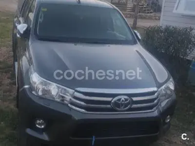 Usado Toyota HiLux 150 CV (110 kW) 2018 Gris / plata Pickup/Camioneta