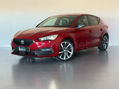 Usado Seat Leon FR 150 CV (110 kW) 2021 Granate Berlina