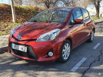 Rojo Usado 2012 Toyota Yaris Hybrid Active Berlina | 9500 € (Buen precio)