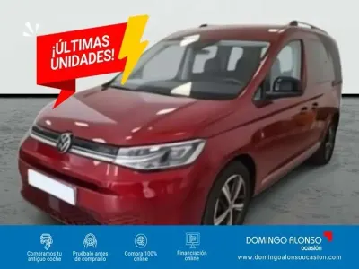 Usado VW Caddy Style 150 CV (110 kW) 2025 Rojo Monovolumen