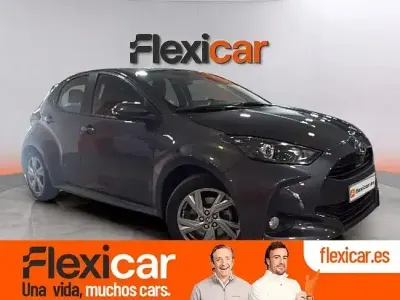 Usado Toyota Yaris Active 116 CV (85 kW) 2025 Gris Utilitario