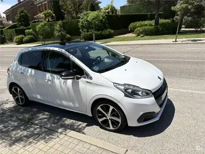 Usado Peugeot 208 GT-line 110 CV (80 kW) 2017 Blanco Utilitario