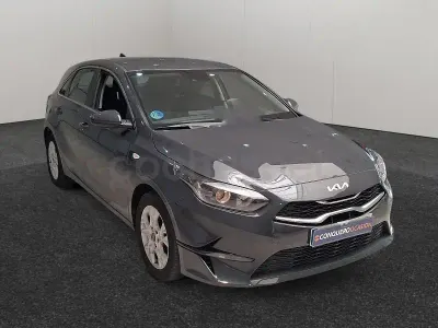 Usado Kia Ceed 136 CV (100 kW) 2024 Gris / plata Utilitario