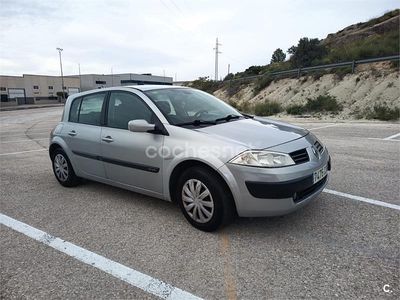 Usado Renault Mégane II Dynamique 120 HP (88 kW) 2002 Cinzento Sedan