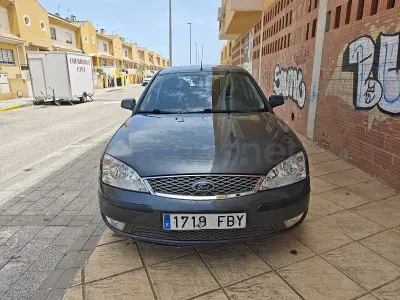 Usado Ford Mondeo Futura 130 CV (95 kW) 2006 Beige Berlina