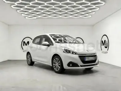 Usado Peugeot 208 Style 75 CV (55 kW) 2017 Blanco Utilitario