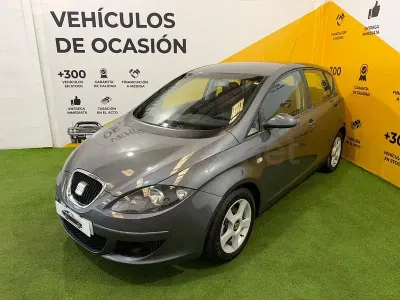 Usado Seat Altea Reference 102 CV (75 kW) 2004 Gris / plata Monovolumen