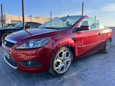 Usado Ford Focus Cabriolet Titanium 136 CV (100 kW) 2008 Granate Descapotable